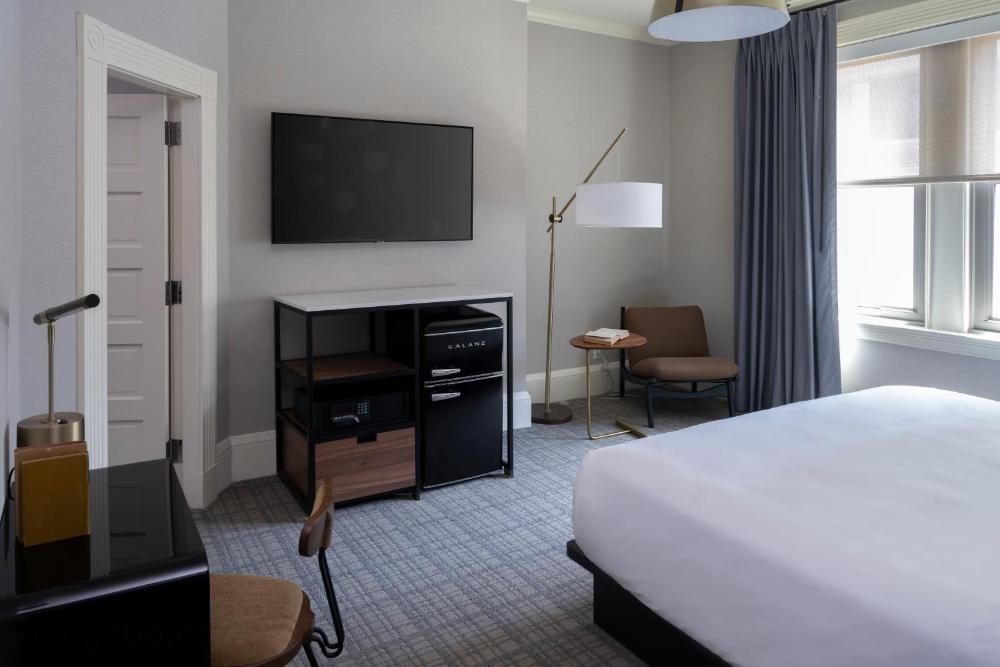 Premier King Room interior